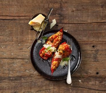 Gefüllte Spitzpeperoni mit Tomaten-Bulgur